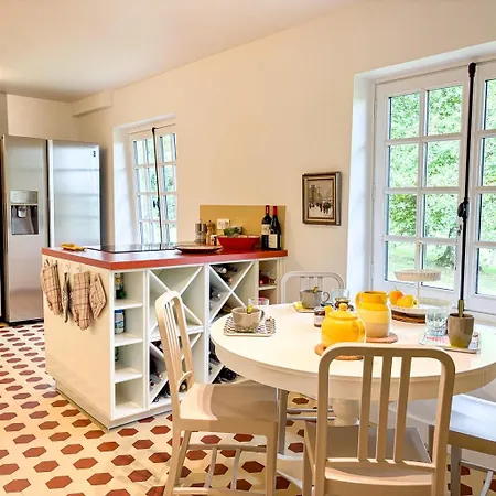 La Chaumiere Du Vallon -piscine- Pont-l'eveque 8p Holiday home