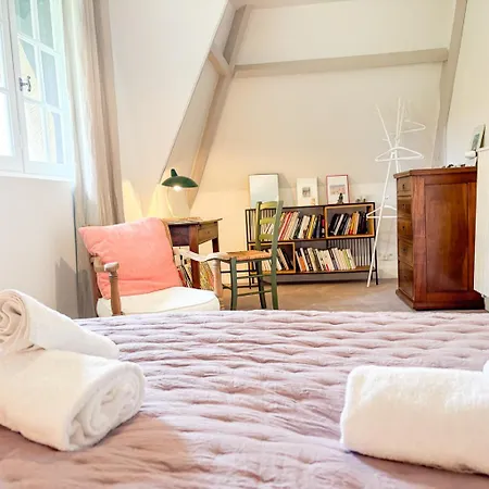 La Chaumiere Du Vallon -piscine- Pont-l'eveque 8p Holiday home *