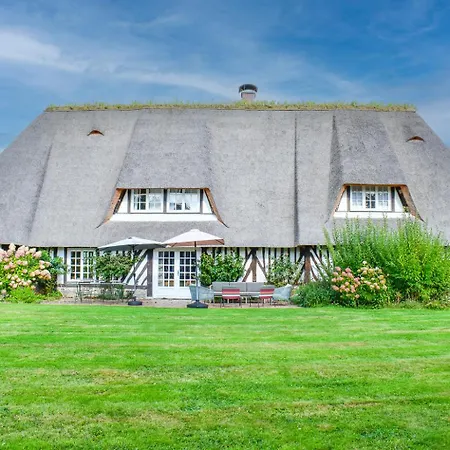 Holiday home La Chaumiere Du Vallon -piscine- Pont-l'eveque 8p